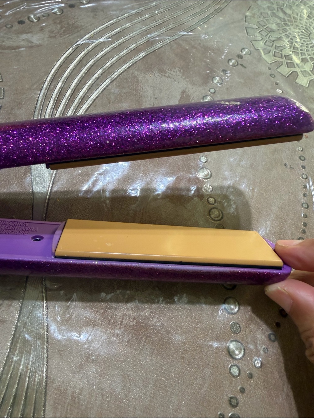 Compact Pink LED Makeup Light - Picture 4 of 9